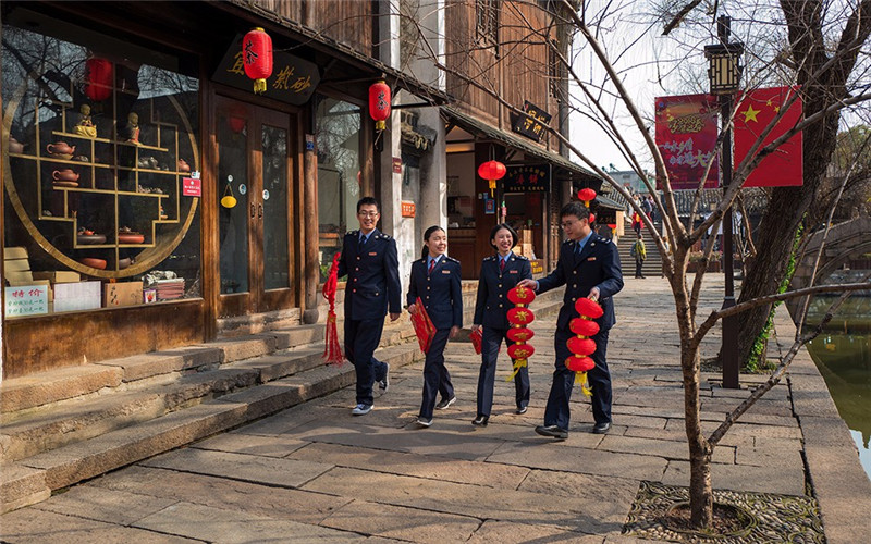 1536198657180432.jpg 秋秋-我为百姓送春联.jpg