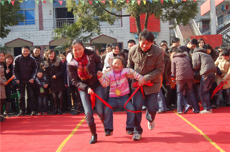 1536198669342963.jpg 沈根发-亲子同乐.jpg