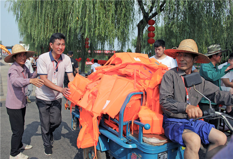 1536198692195751.jpg 施伟-助人为乐.jpg